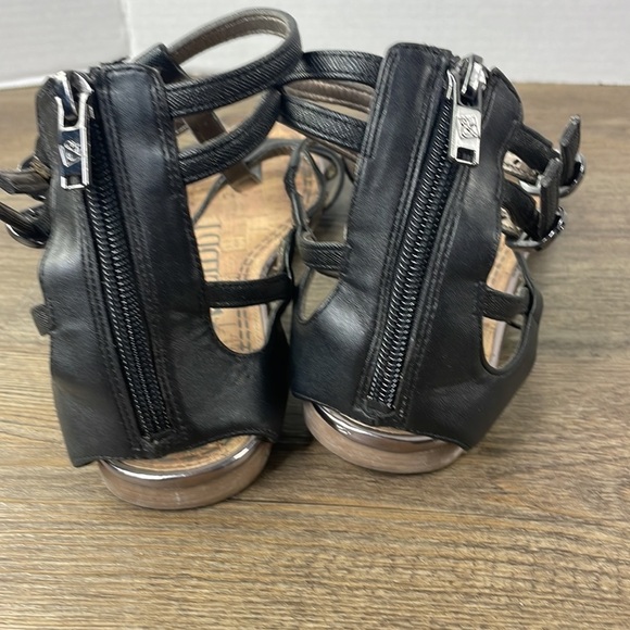 Sam & Libby Women’s a black Gladiator Sandal, size 7 - Picture 5 of 9
